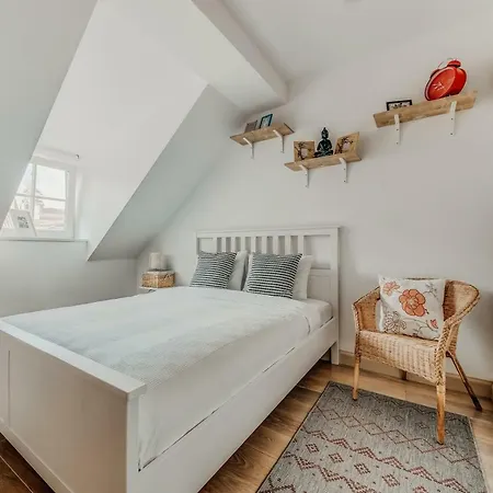 City Apartments- Pilies Street Balcony Apartment *