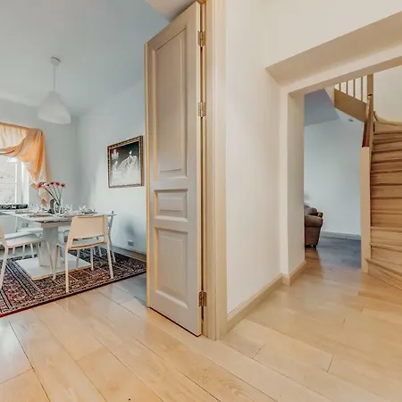 City Apartments- Pilies Street Balcony Daire